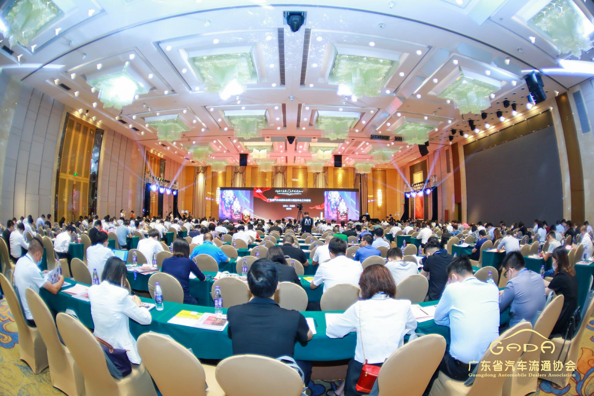 喜报丨乐鱼·网站官网登录入口-乐鱼online(中国)“包揽”省汽车流通行业颁奖礼53项大奖(图1)