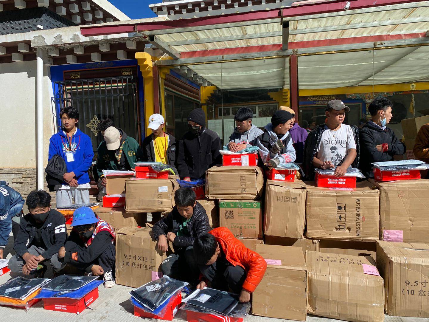 乐鱼·网站官网登录入口-乐鱼online(中国)公益回顾丨家国同欢月同圆 温暖满载甘孜州(图7)