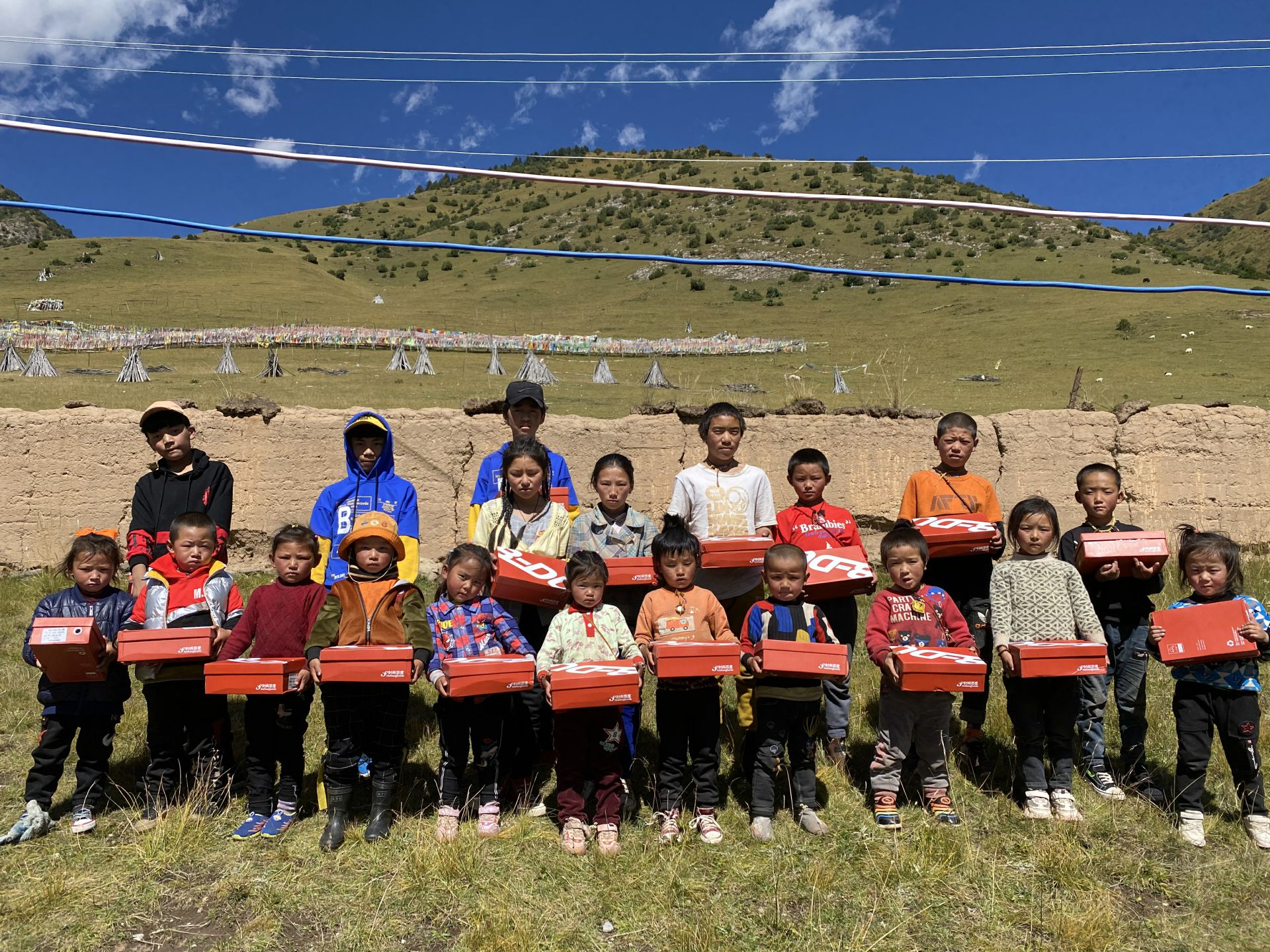 乐鱼·网站官网登录入口-乐鱼online(中国)公益回顾丨家国同欢月同圆 温暖满载甘孜州(图13)